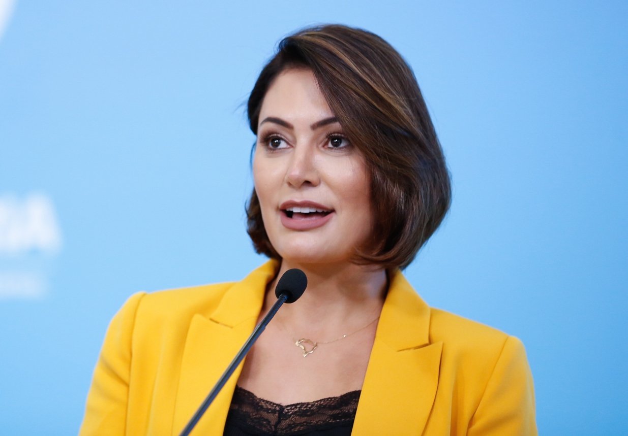 Monitoramento 24h de Bolsonaro Gera Reações: Michelle Classifica Medida Como “Humilhação”