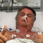 Escolta de Jair Bolsonaro em hospital gera críticas de Carlos Bolsonaro