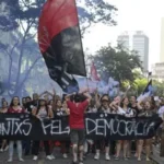 Populismo e Polarização Política: A Democracia em Risco Global